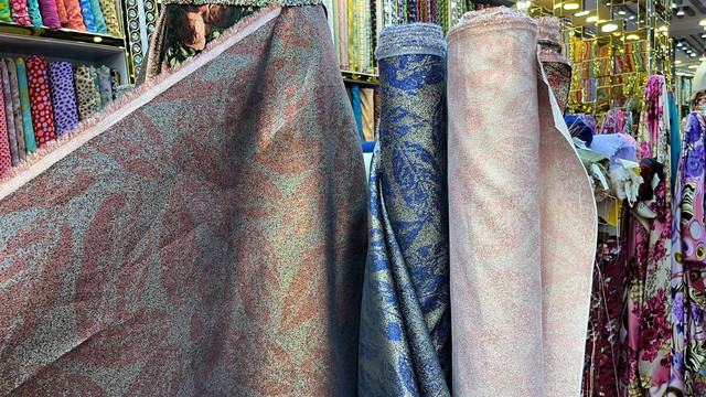 Kain gorden jenis jacquard berkisar Rp 155 ribu sampai Rp 200 ribu per meter. Foto:  Retyan Sekar Nurani/kumparan