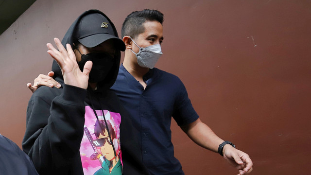 Youtuber Reza Arap memenuhi panggilan sebagai saksi terkait kasus trading Quotex tersangka Doni Salmanan di Bareskrim Mabes Polri, Jakarta, Kamis, (17/3/2022). Foto: Agus Apriyanto