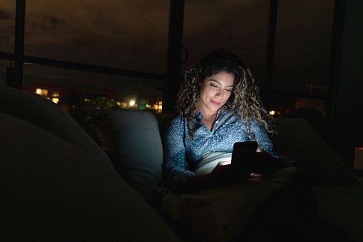 Ilustrasi mengatasi kuota malam Smartfren tidak bisa dipakai. Foto: Unsplash.com