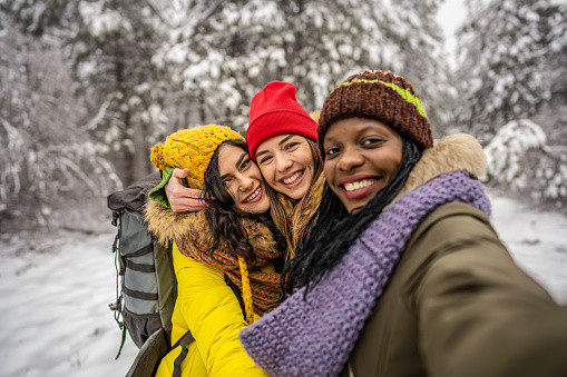 Ilustrasi nama grup aesthetic untuk pertemanan perempuan. Foto. dok. MilosStankovic (Unsplash.com)