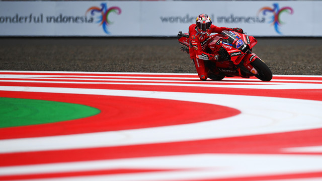 Pembalap Ducati Lenovo Team Jack Miller memacu sepeda motornya saat sesi latihan bebas 1 MotoGP seri Pertamina Grand Prix of Indonesia 2022 di Pertamina Mandalika International Street Circuit, Lombok Tengah, NTB, Jumat (18/3/2022). Foto: Andika Wahyu/ANTARA FOTO