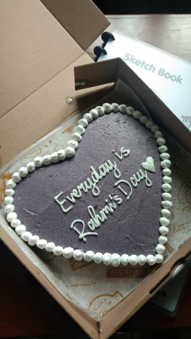 Giant Cookie berbentuk hati dengan design simple (Sumber : Dokumentasi Pribadi)