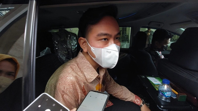 Wali Kota Solo Gibran Rakabuming beri pernyataan soal benda diduga bom, Rabu (30/3). Foto: Dok. Istimewa