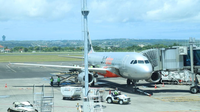 Ilustrasi Jetstar di Bandara Ngurah Rai, Jumat (8/4). Foto: AP I