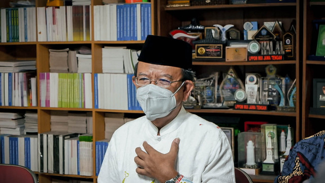 Ketua MUI DIY Prof KH Machasin di kantor MUI DIY, Rabu (30/3/2022). Foto: Arfiansyah Panji Purnandaru/kumparan