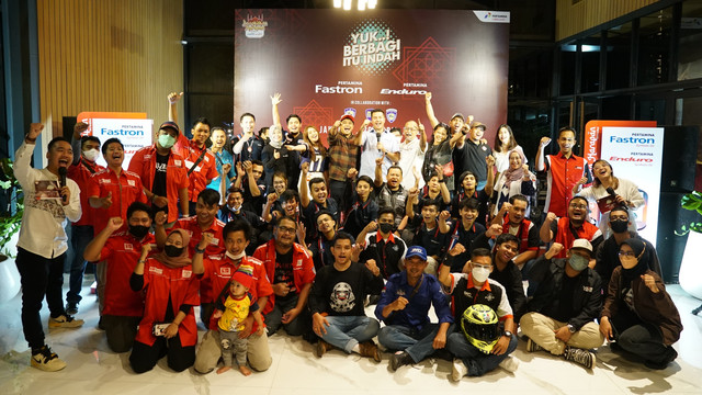 Suasana acara 'Yuk! Berbagi Itu Indah' dari PT Pertamina Lubricants (PTPL) dengan mengajak komunitas otomotif untuk berbagi di bulan suci Ramadan 2022. Foto: Pertamina Lubricant