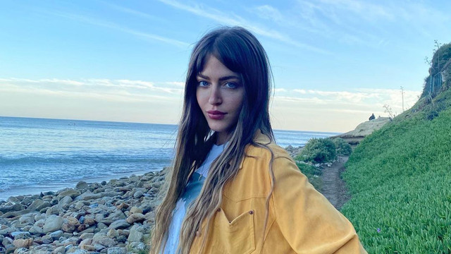 5 Fakta Simi Khadra, Pacar Baru The Weekend Berprofesi DJ Sekaligus Model. Foto: Instagram/@simihaze