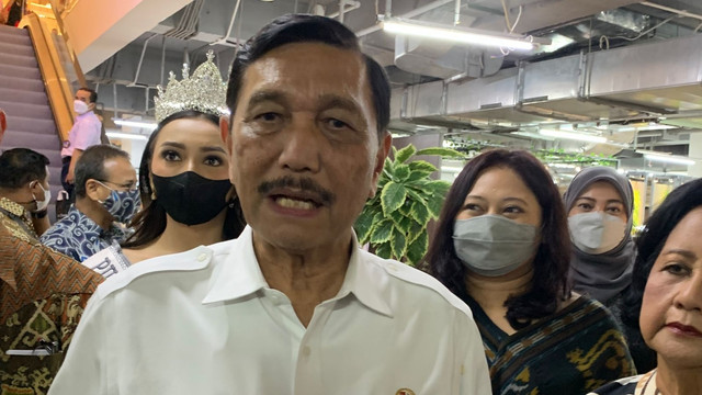 Menko Marves Luhut Binsar Pandjaitan hadiri peresmian gerakan UMKM dan buka puasa bersama di Sopo Del, Kamis (7/4). Foto: Hedi/kumparan