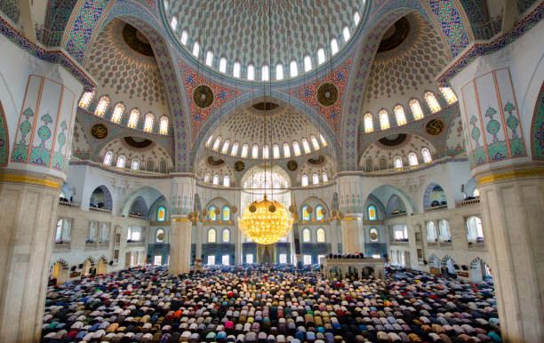 Bacaan doa sholat Idul Fitri dibacakan sebelum memulai salat Idul Fitri. Foto: Unsplash.com