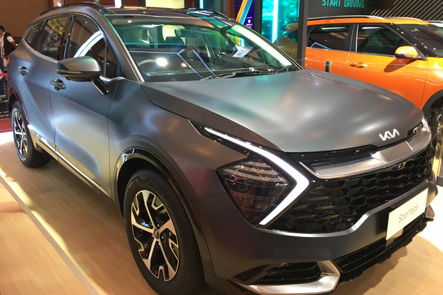 Kia Sportage terbaru yang dipamerkan di Gaikindo Jakarta Auto Week 2022. Foto: Sena Pratama/kumparan
