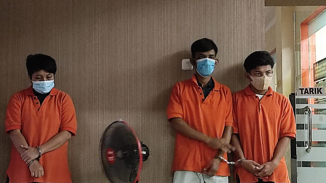 Jumpa pers pengungkapan kasus pembunuhan di Ulujami, Pesanggrahan, Jakarta Selatan, Senin (14/2). Foto: Jonathan Devin/kumparan