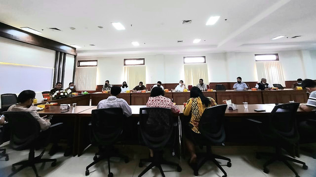Mediasi pedagang dan manajemen PGS di Balai Kota Solo, Selasa (15/03/2022). FOTO: Fernando Fitusia