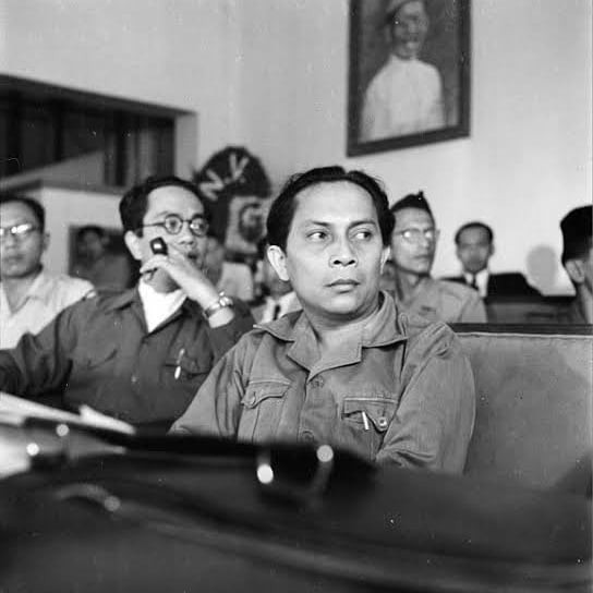 Sutan Sjahrir (paling kanan depan) (www.instagram.com/matahatipemuda)