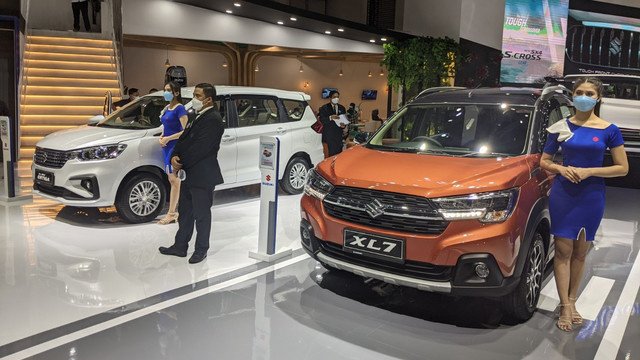 Deretan mobil Suzuki di pameran otomotif IIMS Hybrid 2022. Foto: Sena Pratama/kumparan