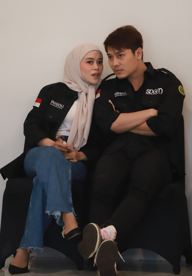 Rizky Billar dan Lesti Kejora saat ditemui wartawan di Jakarta, Kamis, (31/3/2022). Foto: Agus Apriyanto