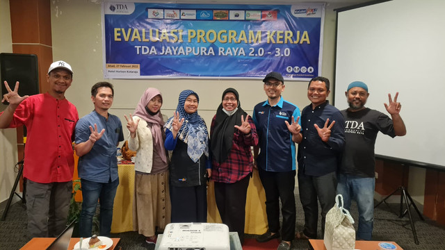 Para pengurus TDA Jayapura melaksanakan rapat evaluasi. dok
