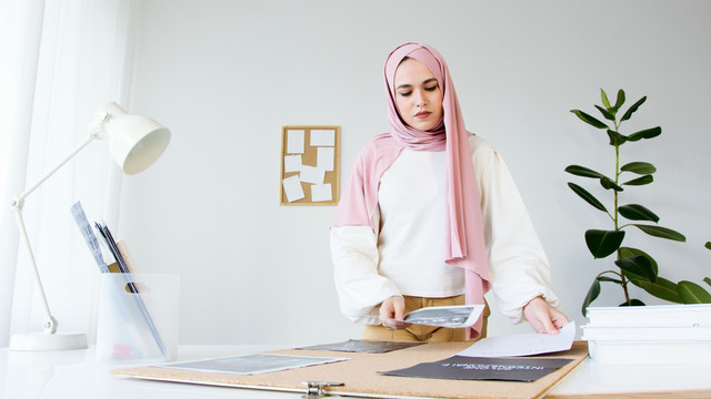 Ilustrasi contoh zakat profesi, sumber: www.pexels.com