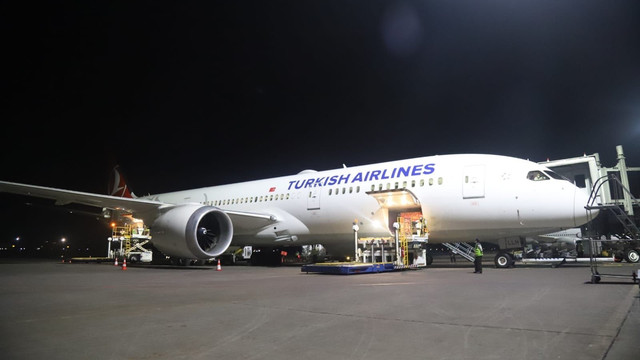 Turkish Airlines mendarat perdana di Bali, Selasa (29/3/2022). Foto: Angkasa Pura I