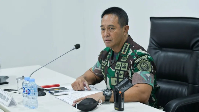 Panglima TNI Jenderal Andika Perkasa menggelar rapat dengan seluruh jajaran panitia pusat penerimaan prajurit TNI tahun anggaran 2022, Rabu (30/3/2022). Foto: Instagram/@jenderaltniandikaperkasa