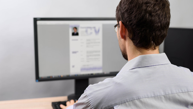 Ilustrasi melamar kerja yang disukai recruiter. Foto: Blackregis/Shutterstock