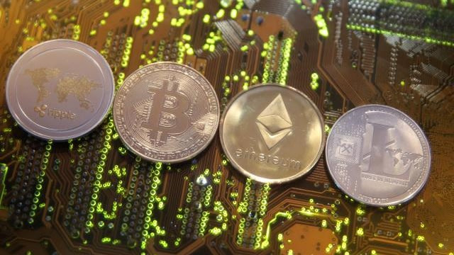 Ilustrasi mata uang kripto. Foto: REUTERS/DADO RUVIC