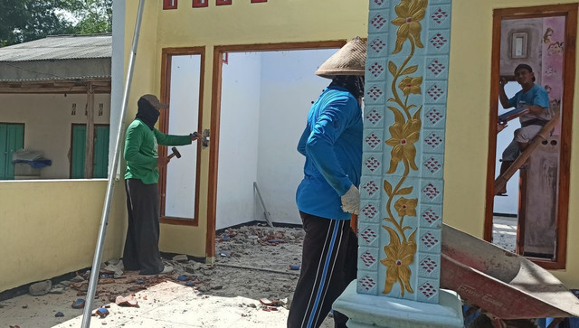 Istri Bongkar Manual Rumah di Ponorogo Usai Suami Diduga Selingkuh