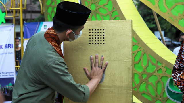 Wali Kota Solo, Gibran Rakabuming Raka, membuka Semarak Kampung Ramadan Solo 2022 di depan Balai Kota Solo, Sabtu (02/04/2022). FOTO: Dok Humas Pemkot Solo