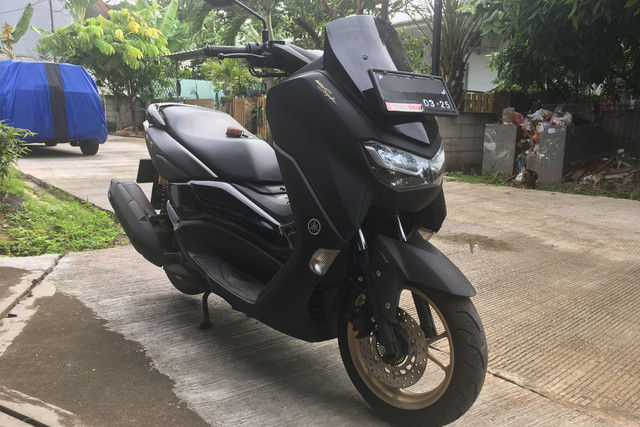 Ilustrasi memanaskan mesin sepeda motor. Foto: Sena Pratama/kumparan