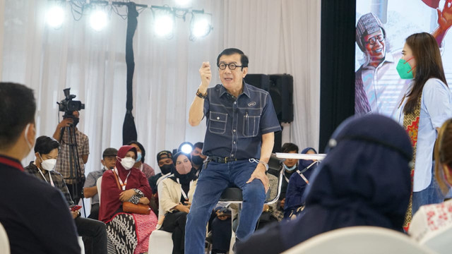 Menteri Hukum dan HAM, Yasonna Laoly, dalam kegiatan Yasonna Mendengar untuk meningkatkan ekonomi kreatif di daerah serta jemput bola menyosialisasikan pentingnya melindungi Kekayaan Intelektual di Medan, Sumatera Utara. (Foto:Kemenkumham)