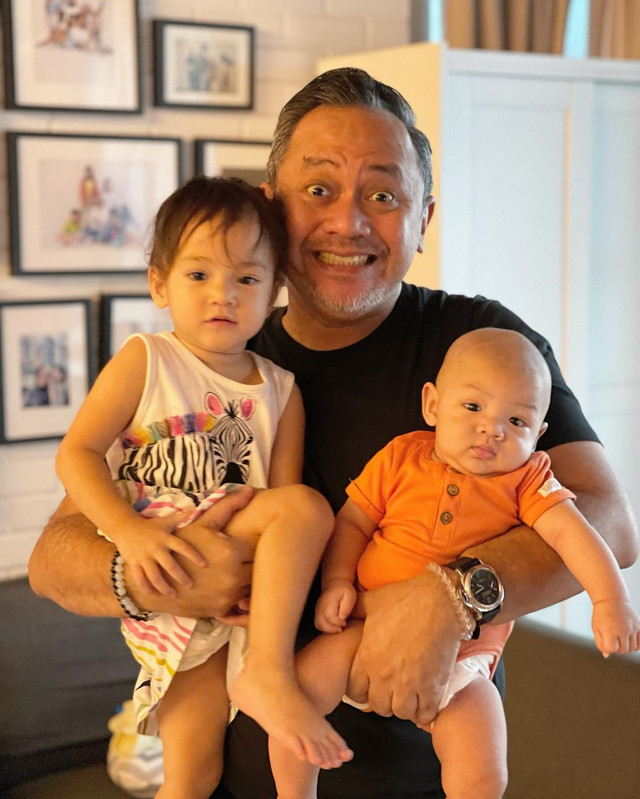 Momen kedekatan Indra Brasco bersama anak dan keponakannya. Foto: Instagram/@indrabrasco
