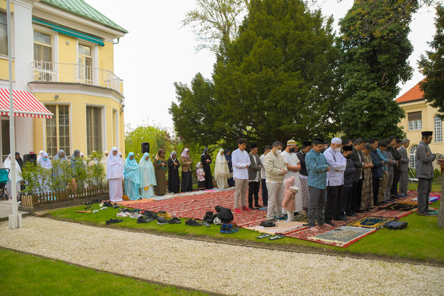 Sholat Ied di Wisma Duta KBRI Praha (Dok. KBRI Praha)