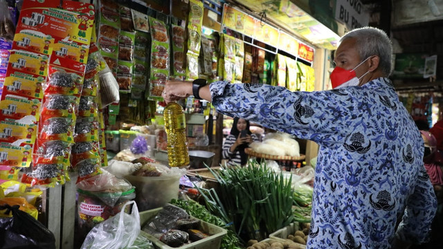 Gubernur Ganjar melakukan sidak di Pasar Gubug, Gorbogan. Foto: istimewa