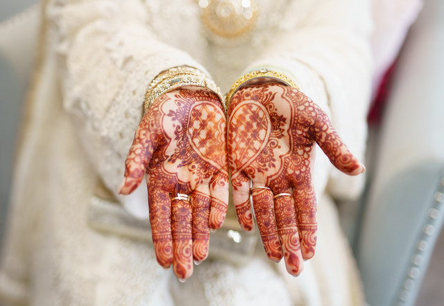 Cara Menghilangkan Henna di Tangan. Foto: pexels