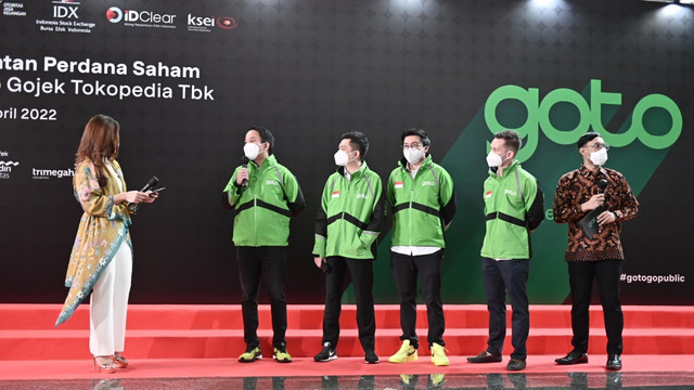 GoTo resmi menjadi perusahaan tercatat di Bursa Efek Indonesia, Senin (11/4). Foto: Dok. GoTo