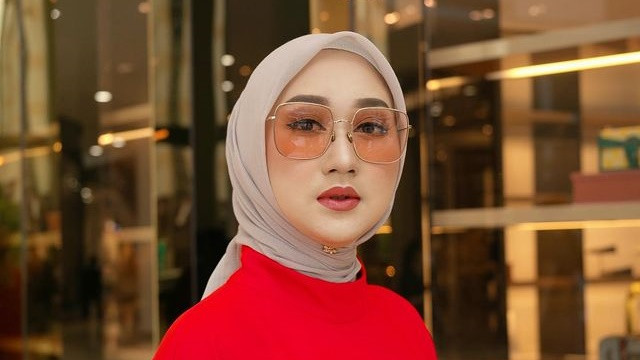 Perempuan berhijab yang menginspirasi. Foto: Instagram.com/dianpelangi