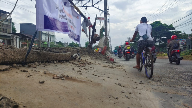 Perlintasan sebidang Rawa Geni Citayam yang kini ditutup usai insiden KRL vs Mobil pada Kamis (21/4/2022). Foto: Dicky Agung/STR/kumparan