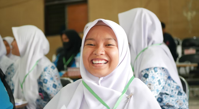 Ilustrasi perempuan sekolah di MTs. Foto: unsplash.com/tinasihgusti