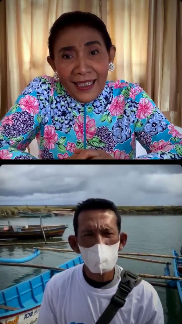Susi Pudjiastuti live instagram serahkan kapal untuk nelayan di Pulau Simeulue, Aceh, Minggu (17/4). Foto: Muhammad Darisman/kumparan