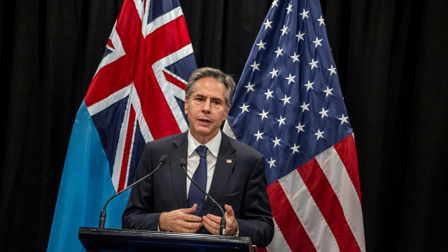 Menteri Luar Negeri AS Antony Blinken saat konferensi pers di Nadi, Fiji, Sabtu (12/2/2022). Foto: LEON LORD/AFP