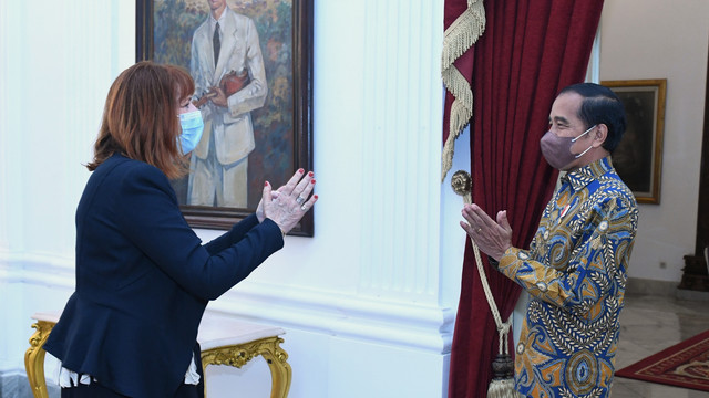 Presiden Jokowi menerima kunjungan Rektor Monash University Margaret Gardner, di Istana Merdeka, Jakarta, Kamis (14/4/2022). Foto: Kris/Biro Pers Sekretariat Presiden