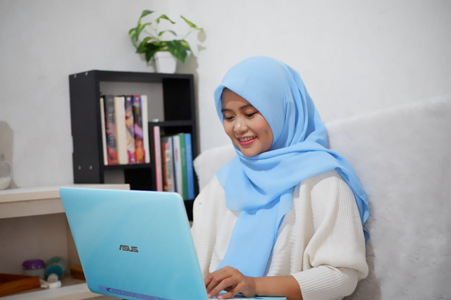 Berburu Kuota Tiang demi Akses Internet