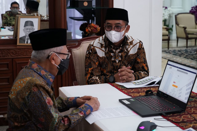 Wakil Presiden Ma'ruf Amin Saat Lakukan Pengisian SPT Pajak. Foto: KIP