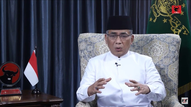 KH Yahya Cholil Staquf dalam serial Inspirasi Ramadan 2022 bertajuk "Inspirasi Keteladanan Gus Dur" yang ditayangkan melalui akun Youtube BKN PDI Perjuangan, Selasa (5/4/2022). Foto: Dok. PDIP