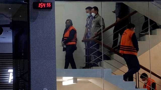 Bupati Bogor Ade Yasin setelah ditetapkan sebagai tersangka kasus korupsi di Gedung KPK, Jakarta pada Kamis (28/4/2022). Foto: Iqbal Firdaus/kumparan