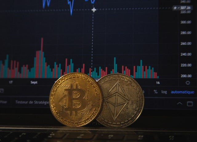 Ilustrasi uang crypto. Foto: Unsplash.com