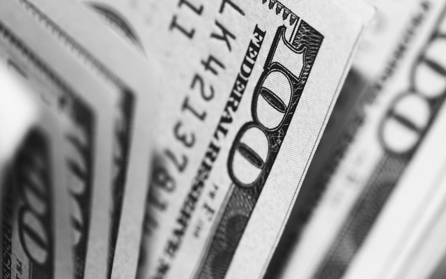 3 Contoh Surat Perjanjian Investasi Ini Bisa Jadi Referensimu, Foto: Unsplash/PepiStojanovski