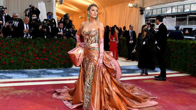 Blake Lively di Met Gala 2022. Foto: Angela Weiss/AFP