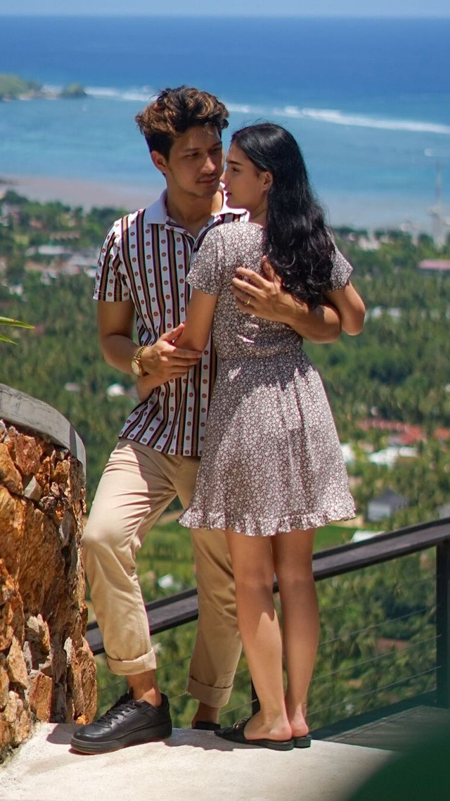 Aditya Zoni dan istrinya. Foto: Instagram/@real_aditya1