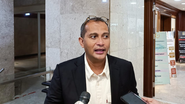 Eddy Hiariej usai rapat RUU TPKS, Senin (4/4/2022), semasa menjabat Wamenkumham. Foto: Annisa Thahira Madina/kumparan
