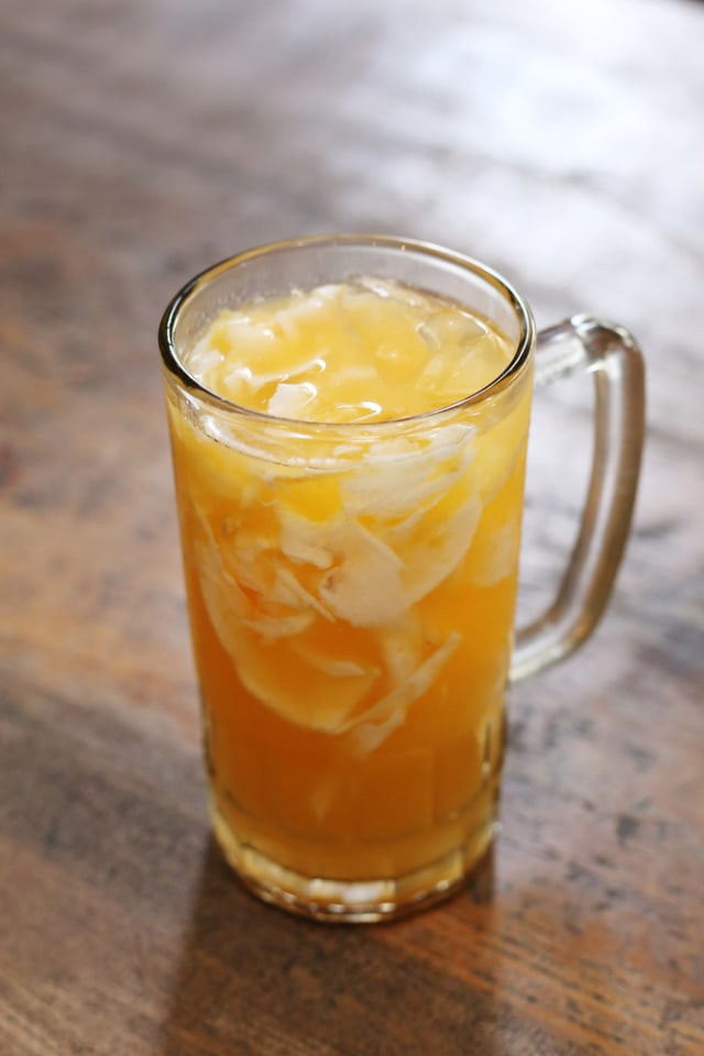 Es jeruk kelapa muda.  Foto: Shutterstock